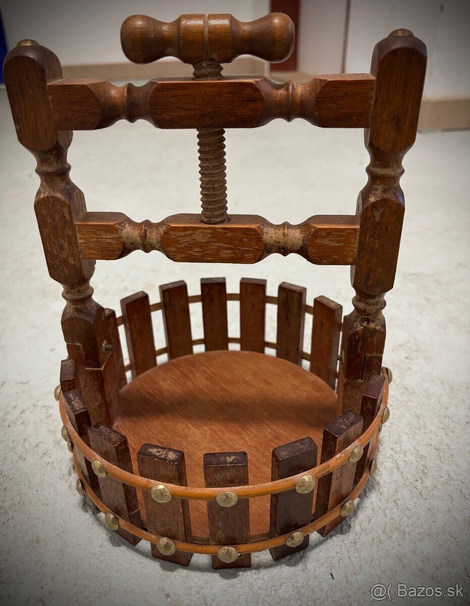 Starý malý drevený lis - 3