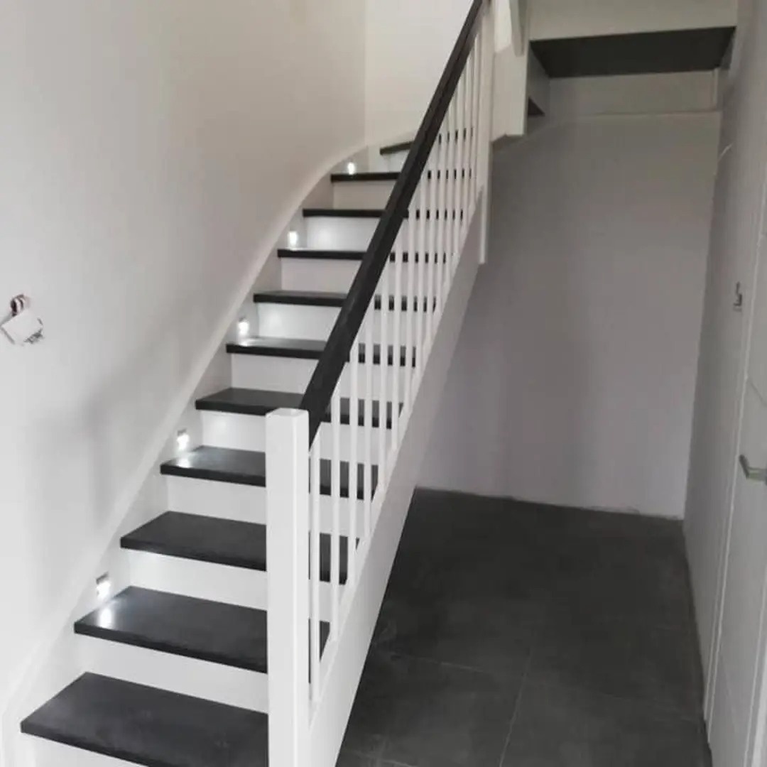 Samonosné drevené schody so zábradlím - 3