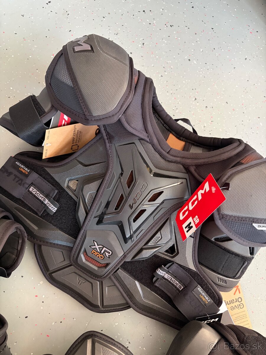 Chranice CCM Tacks XR Pro - 3