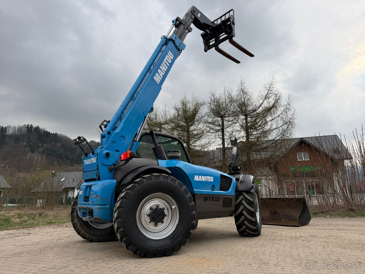 Teleskopický manipulátor Manitou MT932 (dosah 9 m). Nosnosť - 3