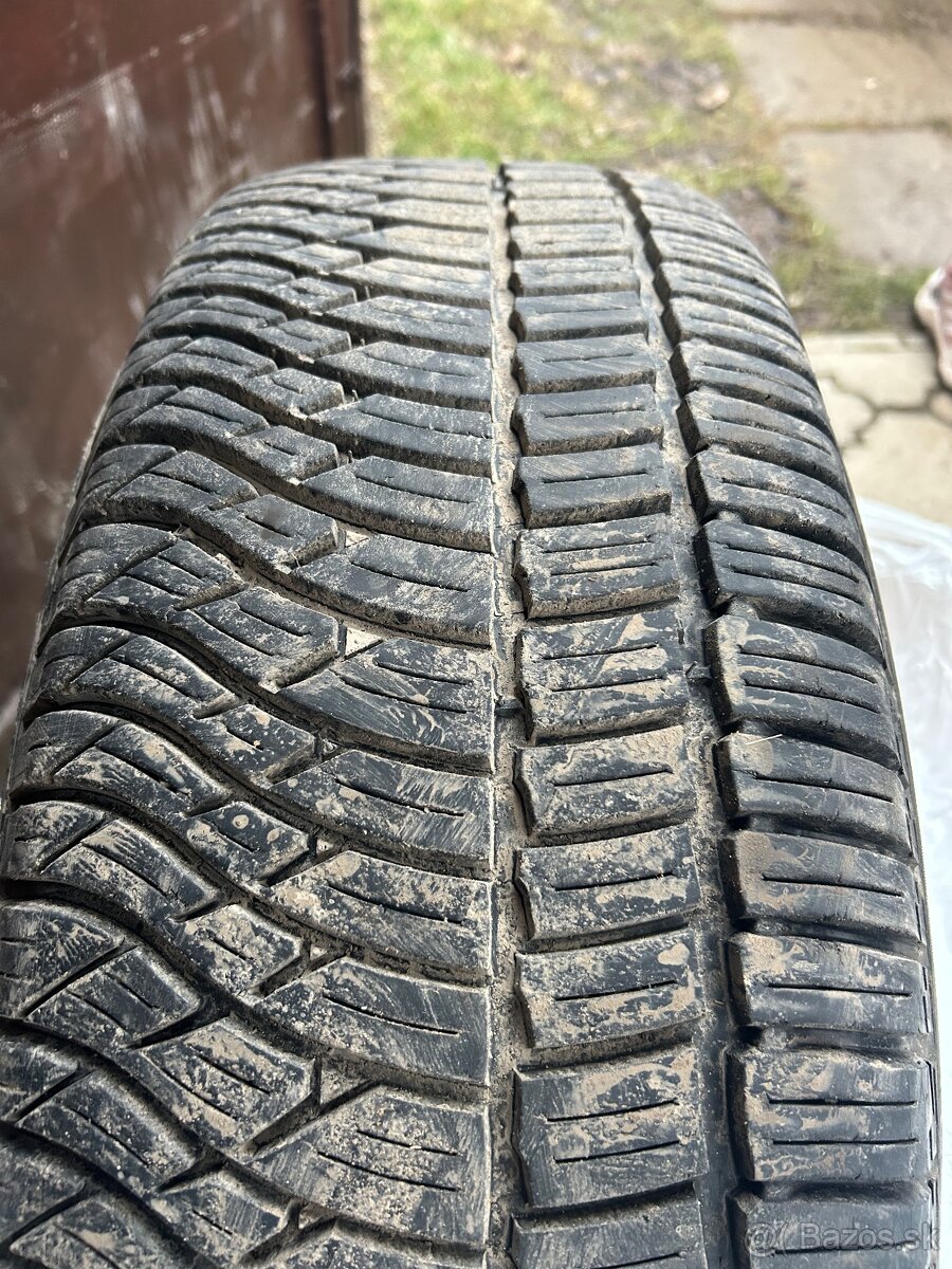 BF goodrich 235/70 R16 - 3