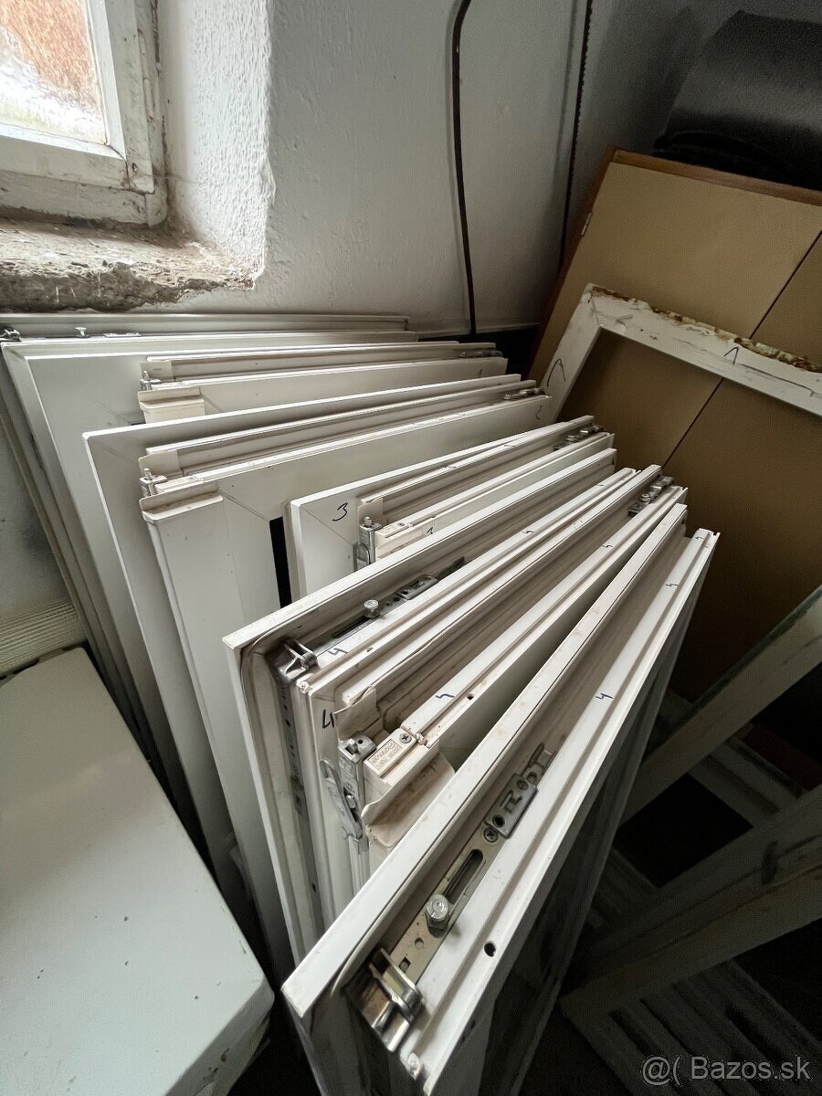 - PLASTOVÉ OKNÁ - - 3