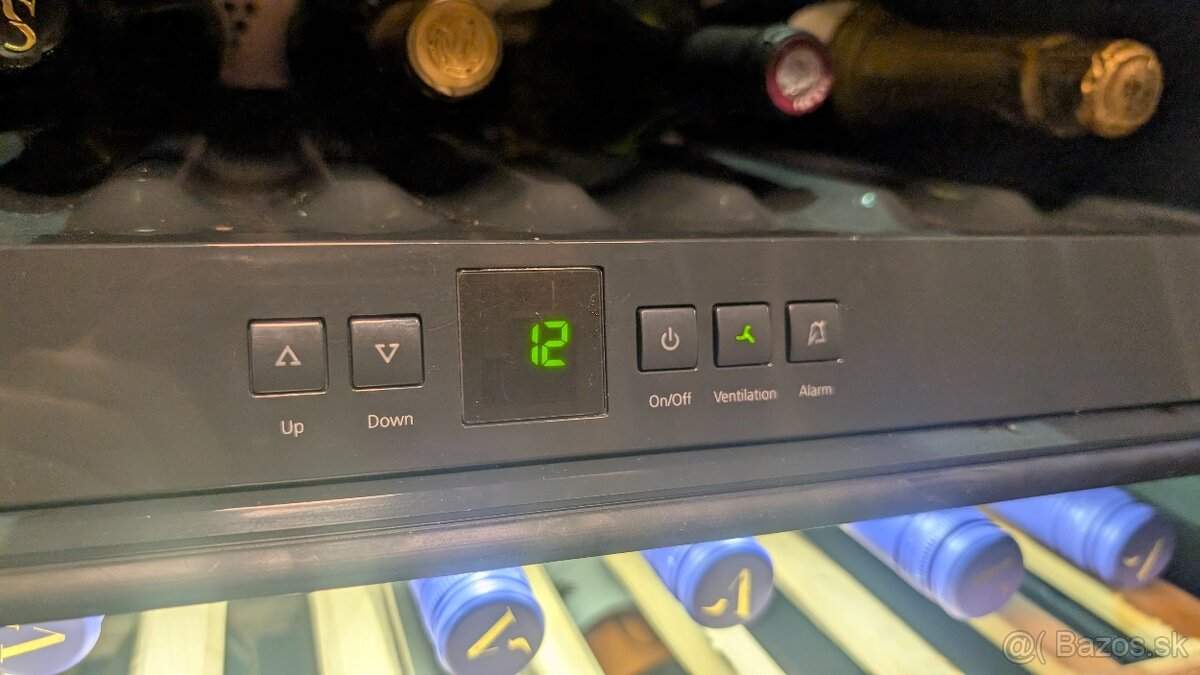 Predám profi vinotéku Liebherr Vinidor - 3