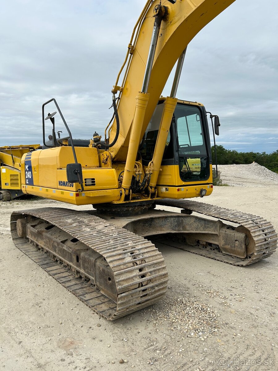 Komatsu PC-240 - 3