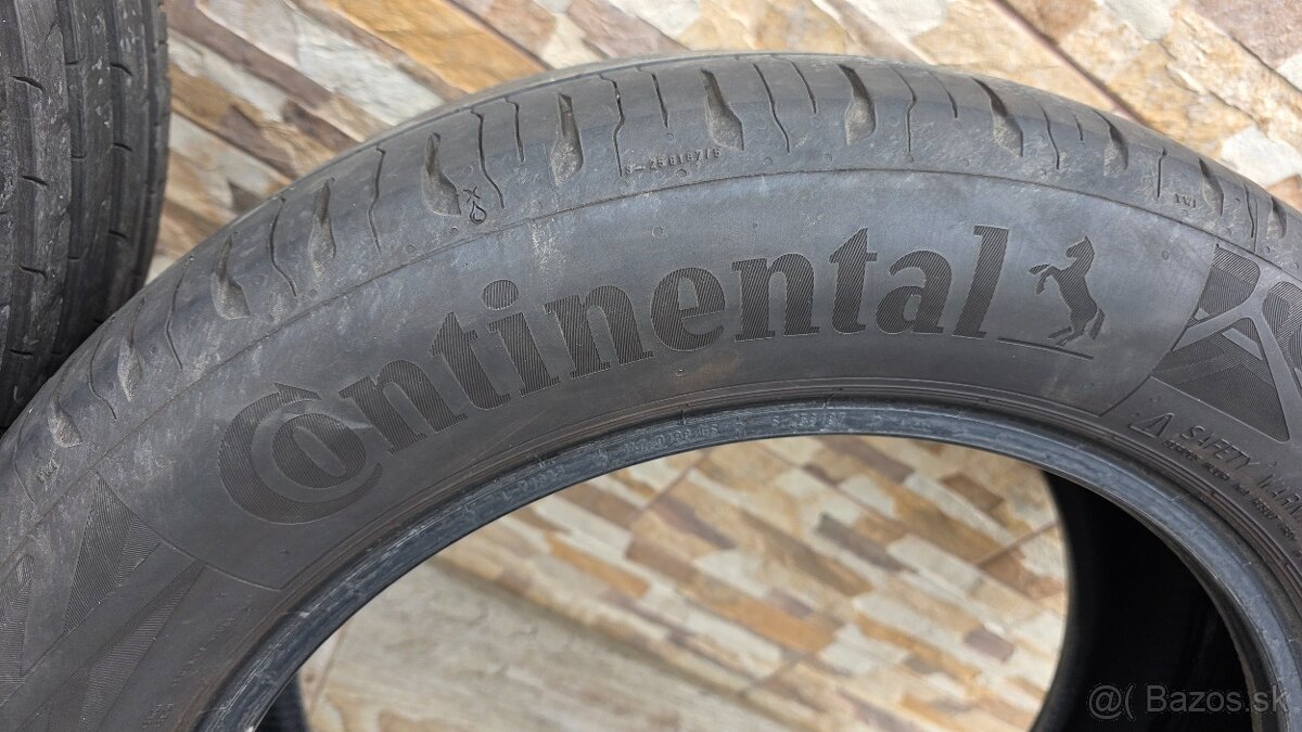 Predám 2xletné pneu 215/55r17 Continental - - 3