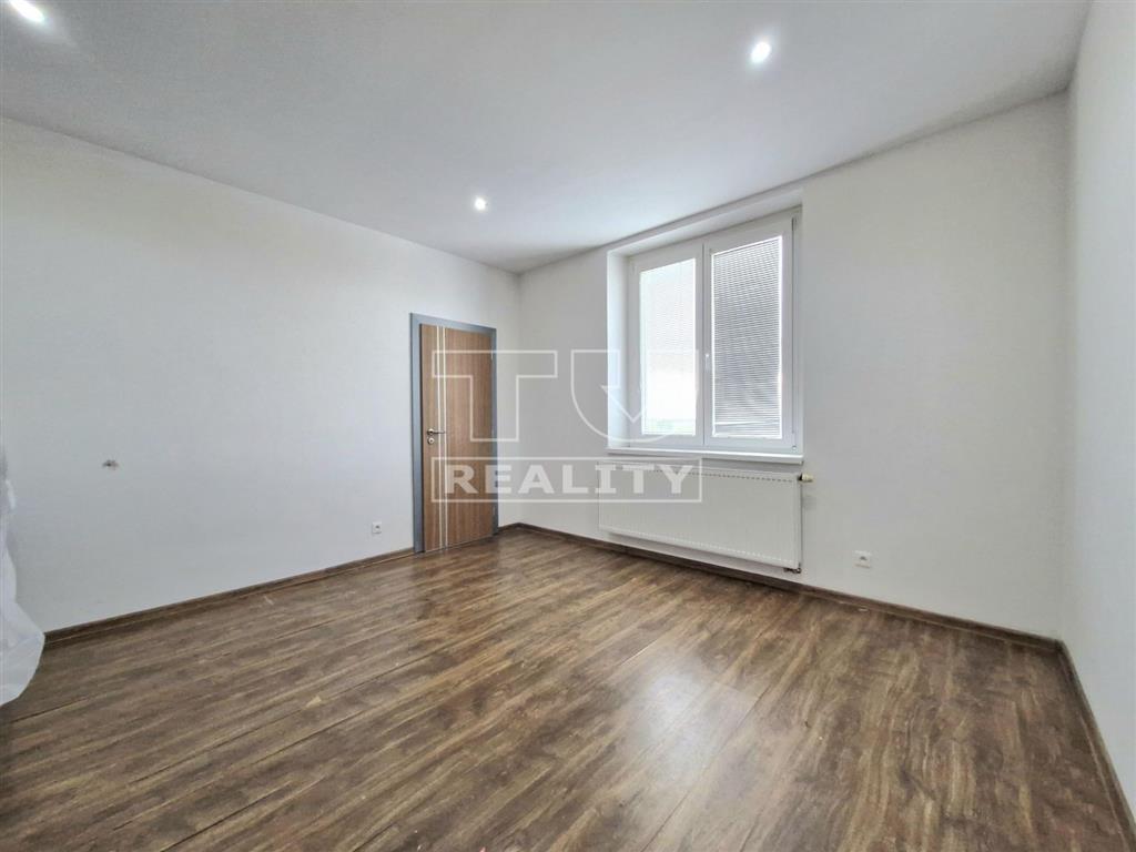 Na predaj rozľahlý 3-izbový byt s rozlohou 108 m2 v... - 3