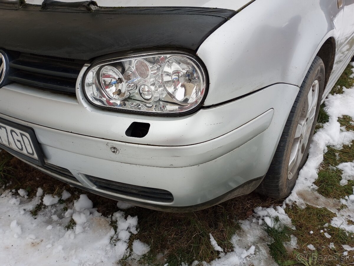 Predám predný a zadní nárazník golf 4 variant - 3