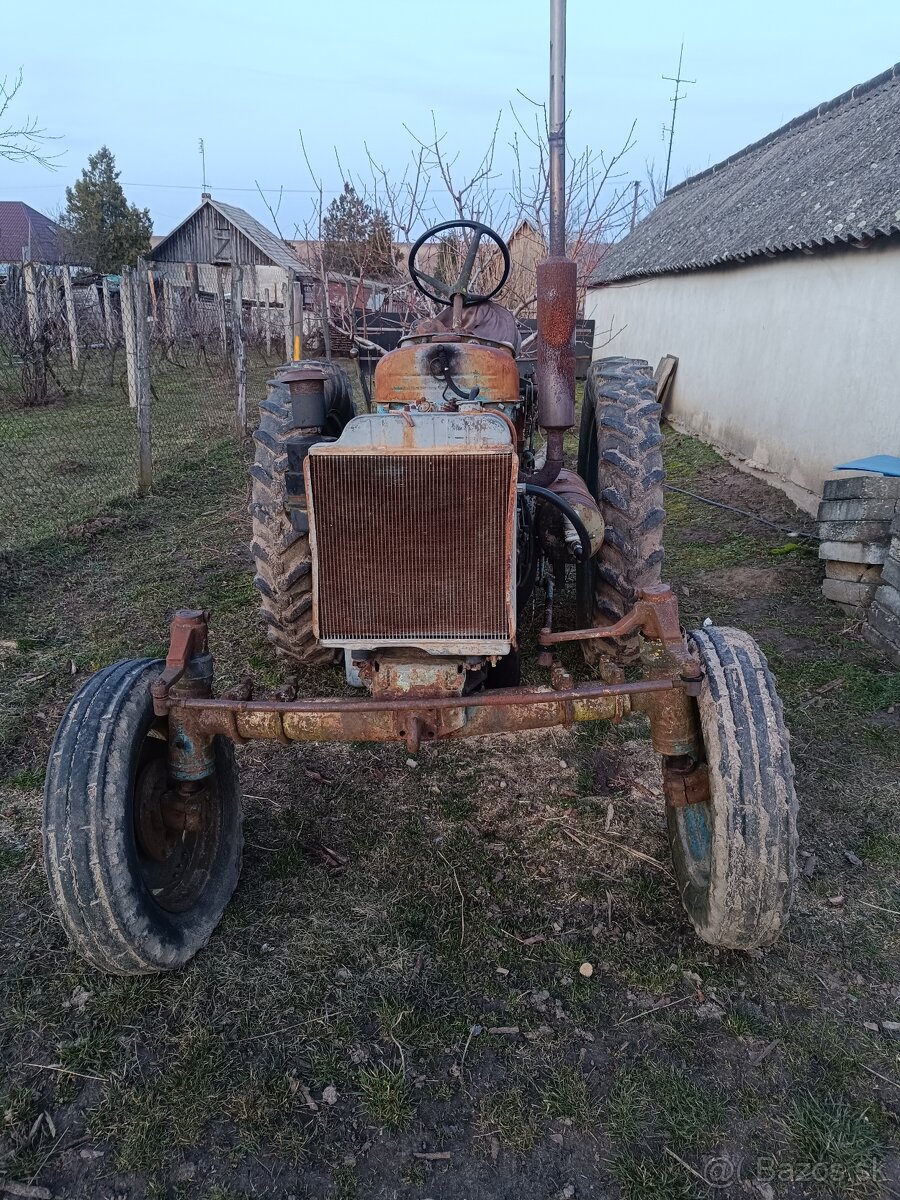 Predám traktor zetor 40 - 3