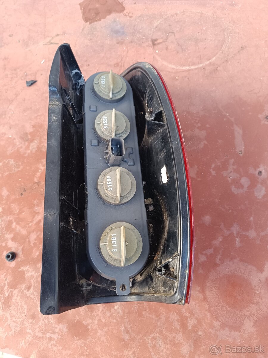 Svetlo Jeep Cherokee Kj - 3