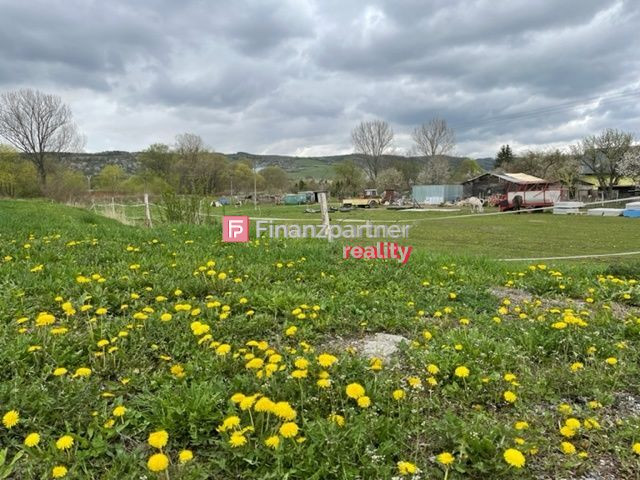 Sólo stavebný pozemok v Petrovanoch pod kaštielom  (F193-14- - 3