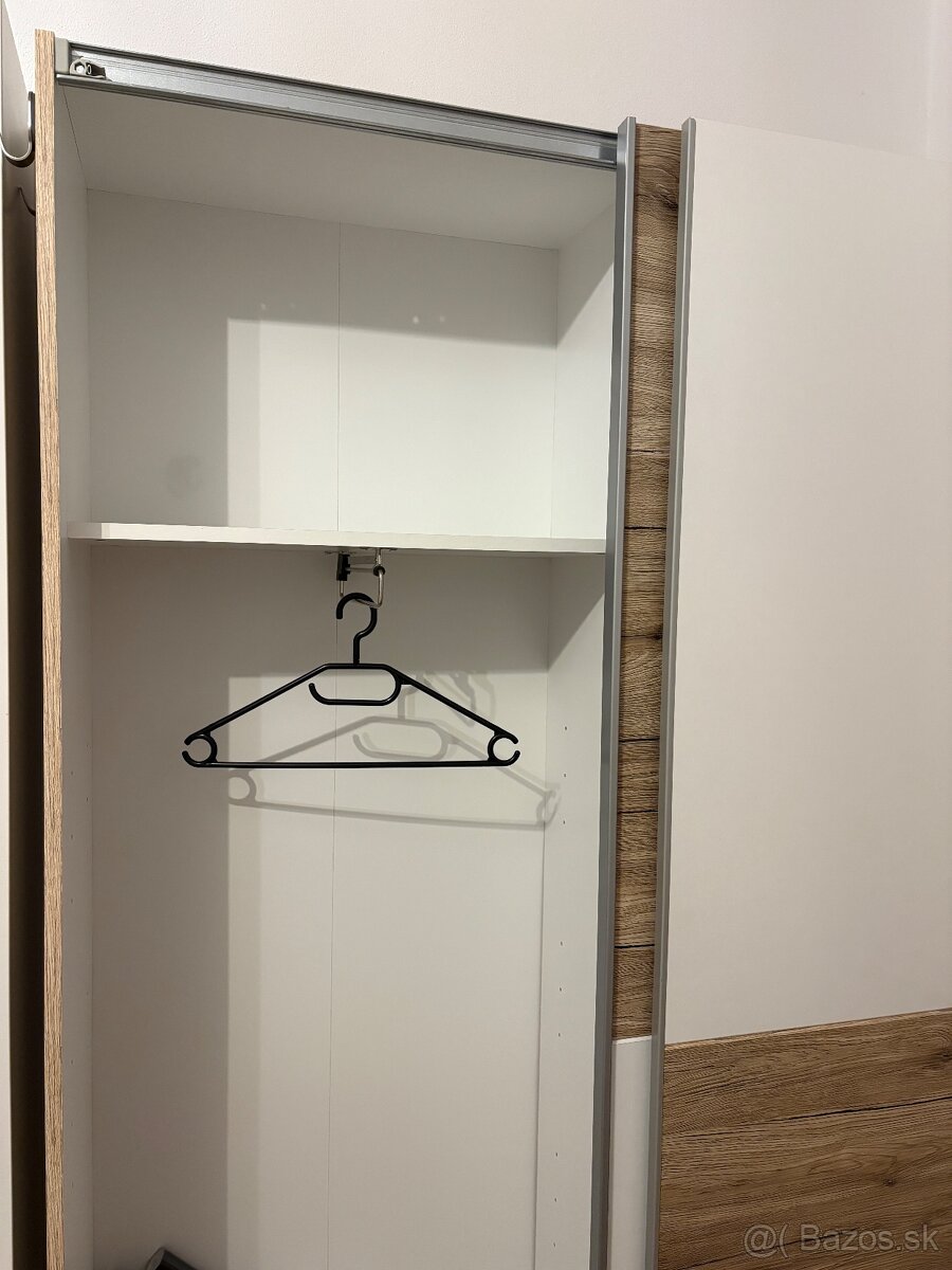 Skriňa šatníková - 3