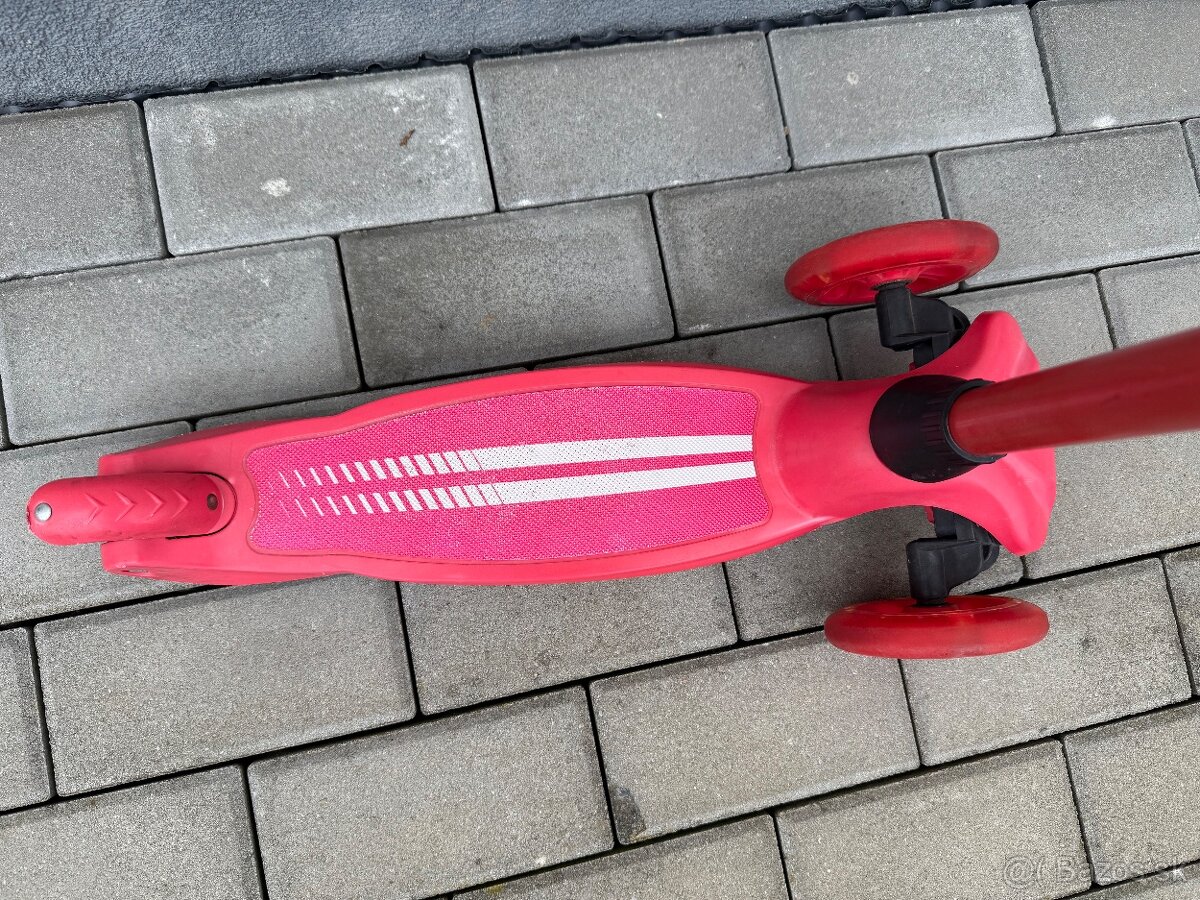 Kolobežka Ferrari shell - 3