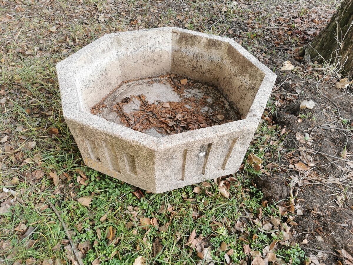 Kamenny kvetinač - 3
