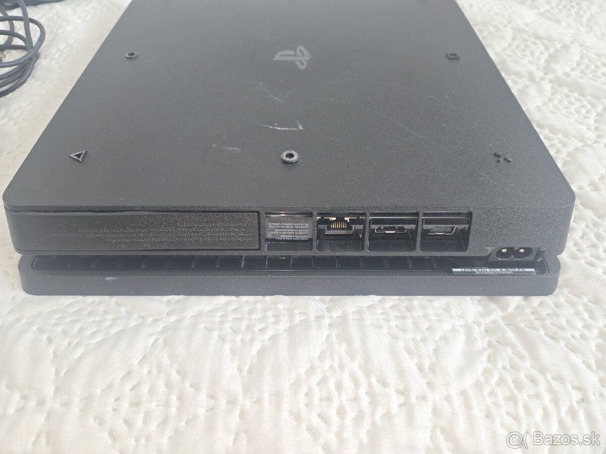 PLAY STATION 4 + OVLADAC - 3