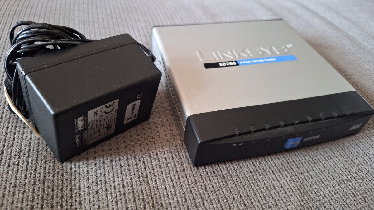 Linksys SD208, 8-Port 10/100 Switch - 3