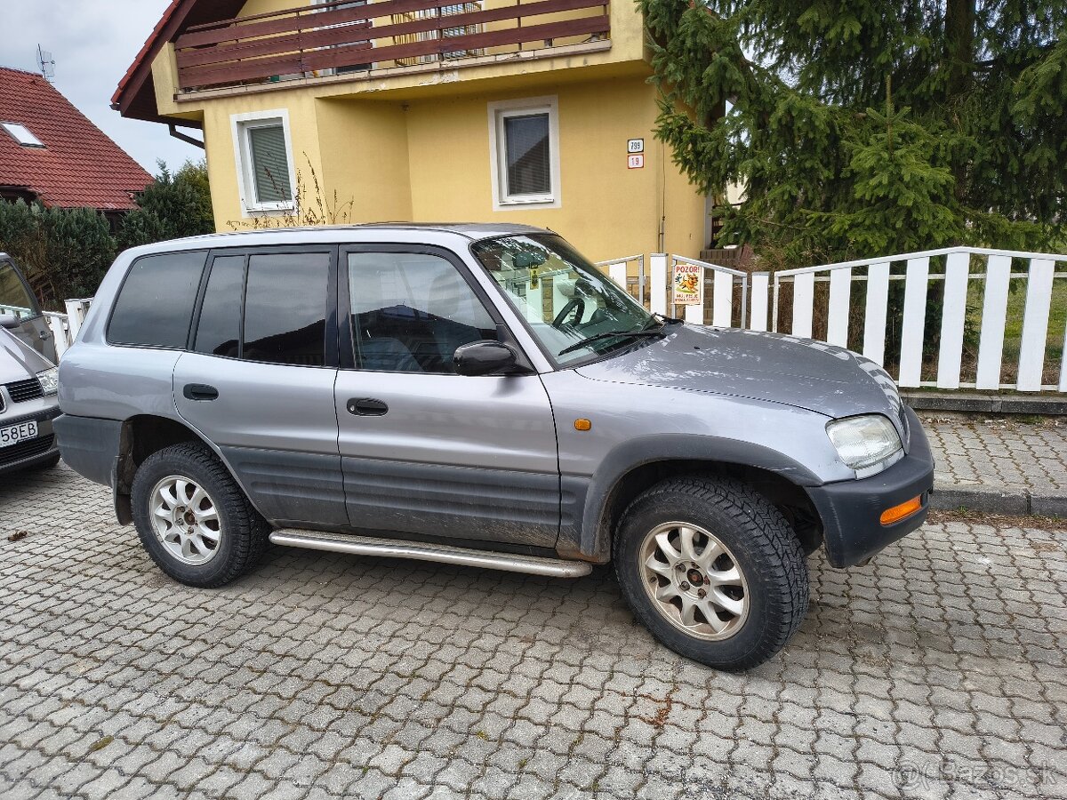 Toyota RAV4 2.0 - 3