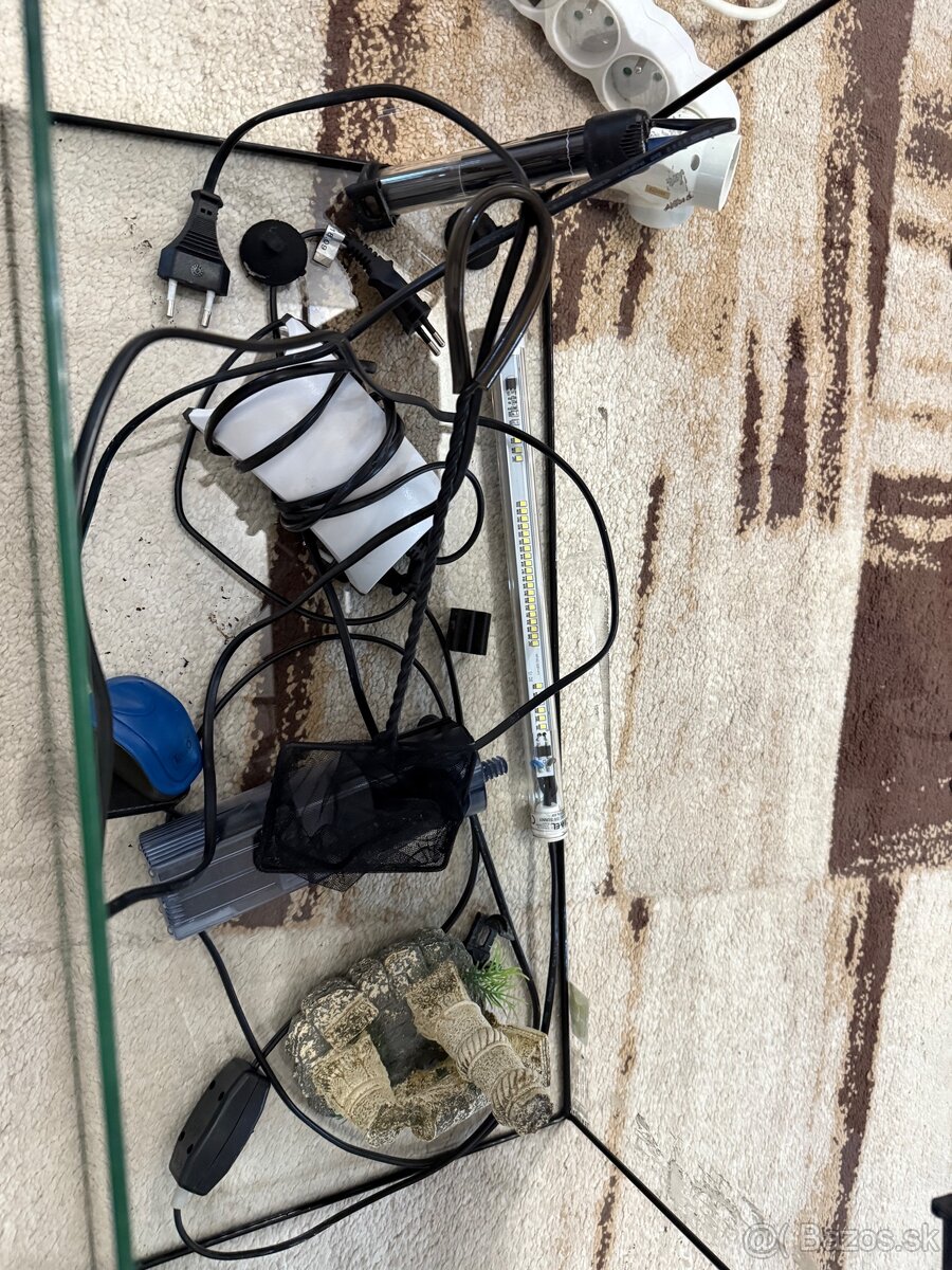 Predám 54l akvárium so skrinkou - 3