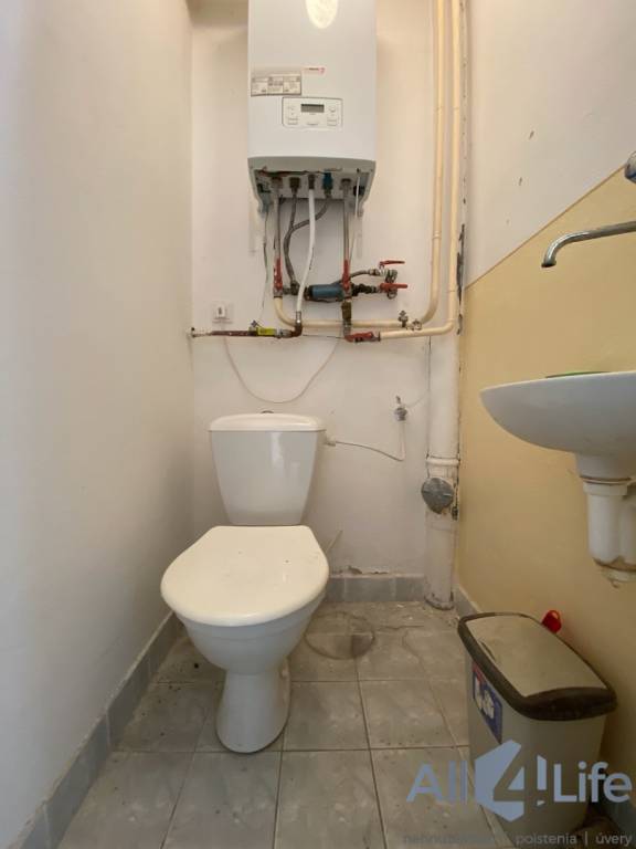 Garáž na Partizánskej ul. + miestnosť a WC - 3