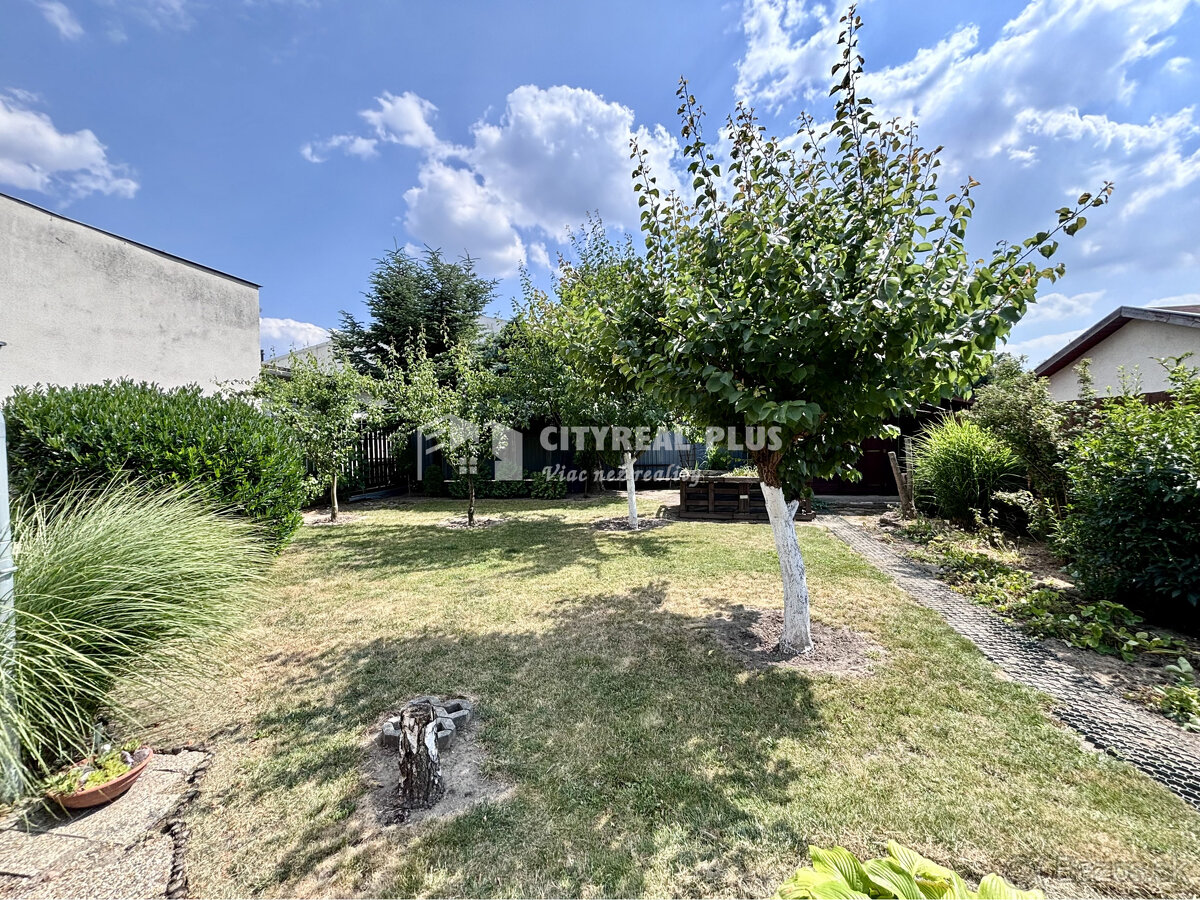 Ponúkame Vám na predaj moderne zrekonštruovaný poschodový ro - 3