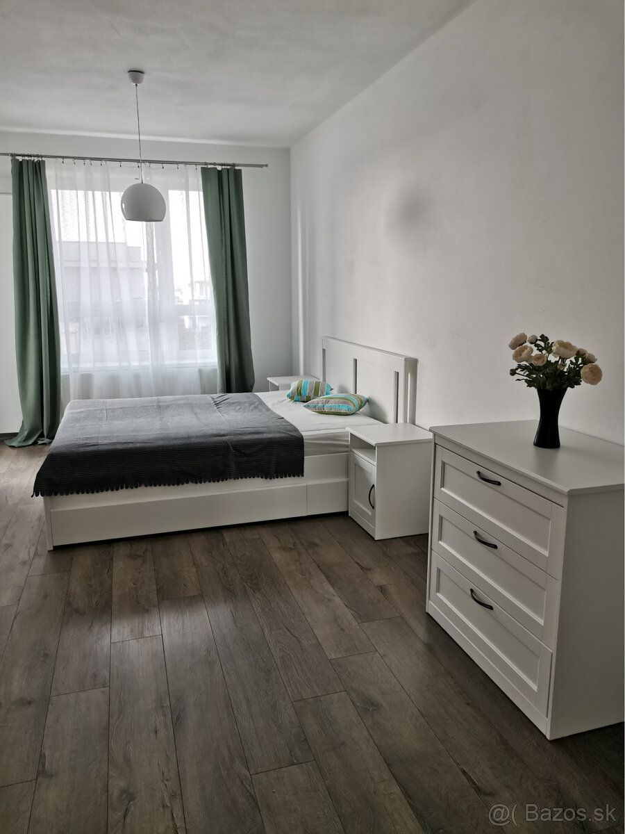 SENEC - NA PRENÁJOM - veľkometrážny 2 izbový byt s vlastným - 3