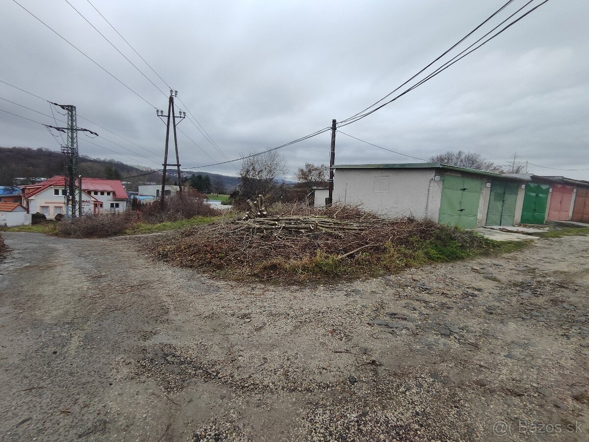 Garáž s elektrikou a jamou - 3