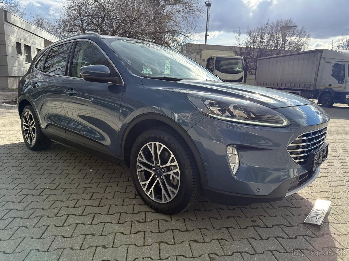 Ford Kuga 2.5 Duratec PHEV 225k Titanium X CVT
- 3