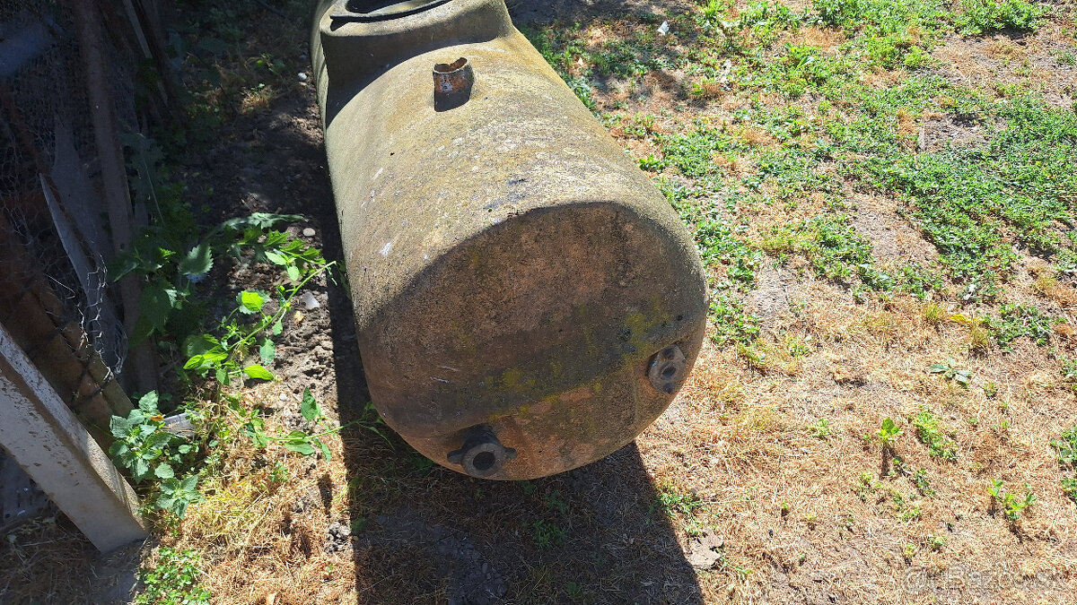 Laminátová nádrž cca 300lit. - 3