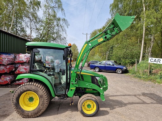 John Deere 3038R - 3