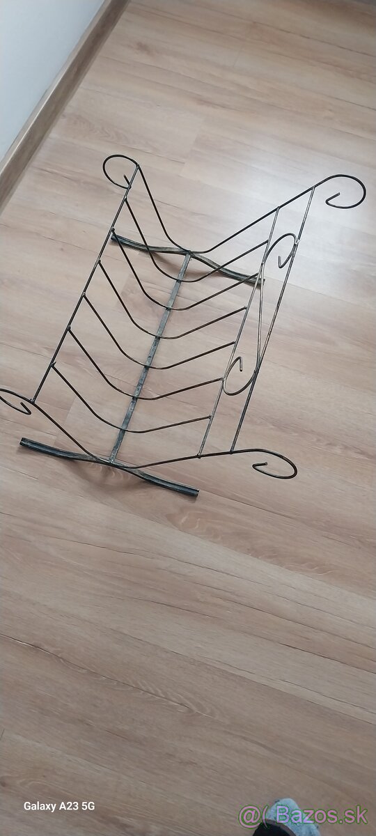 Drziak na noviny - 3