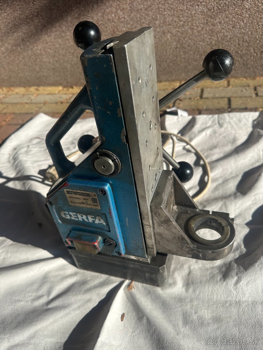 magnetická vŕtačka BOSCH - 3