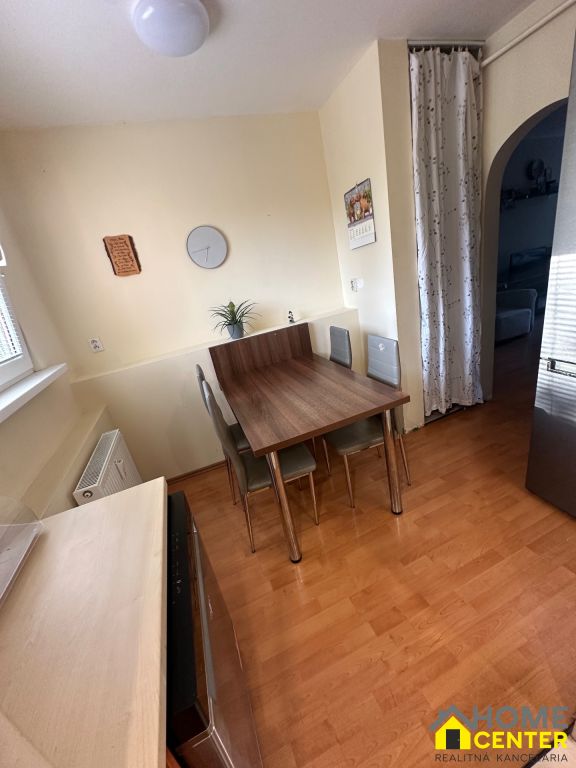 PREDAJ : 3 IZBOVÝ BYT S BALKÓNOM, KOMÁRNO - 3