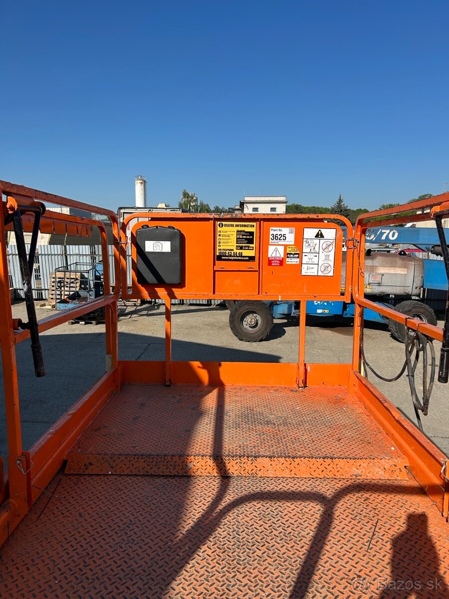 Nožnicová pracovná plošina duálny pohon JLG M4069 Bi - 3