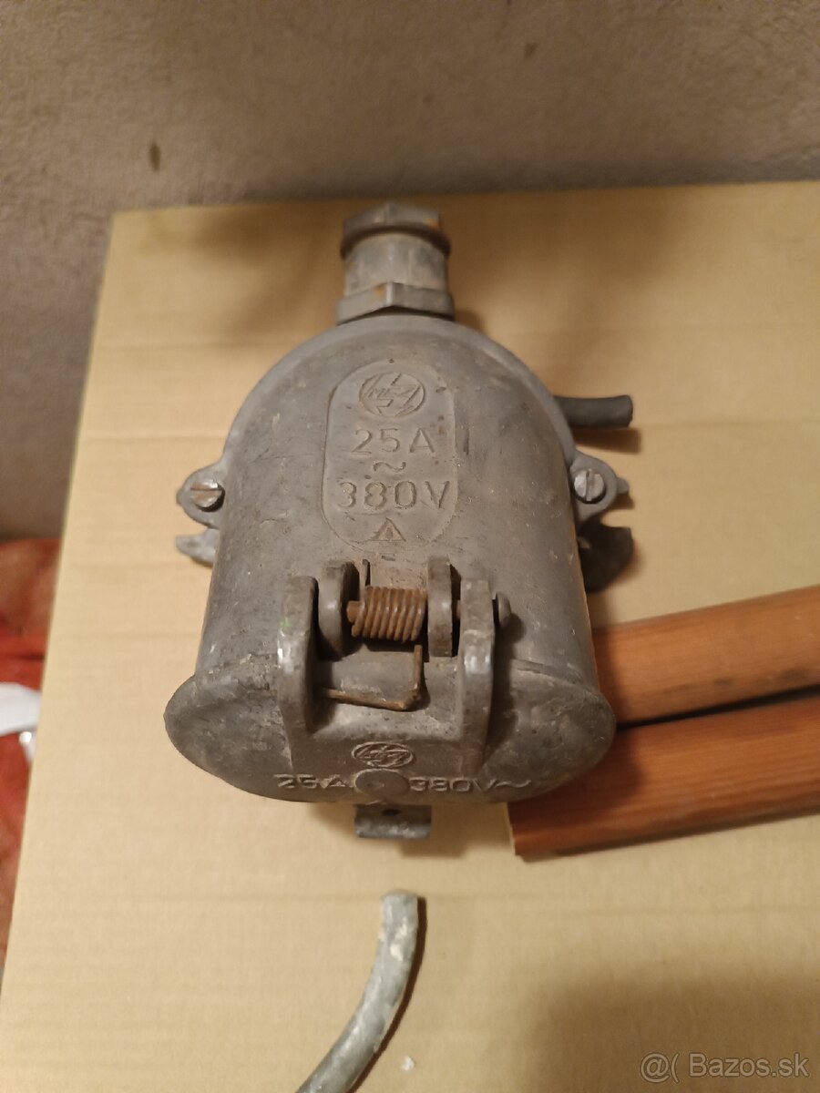 Zásuvka , zástrčka a vypinač - 3