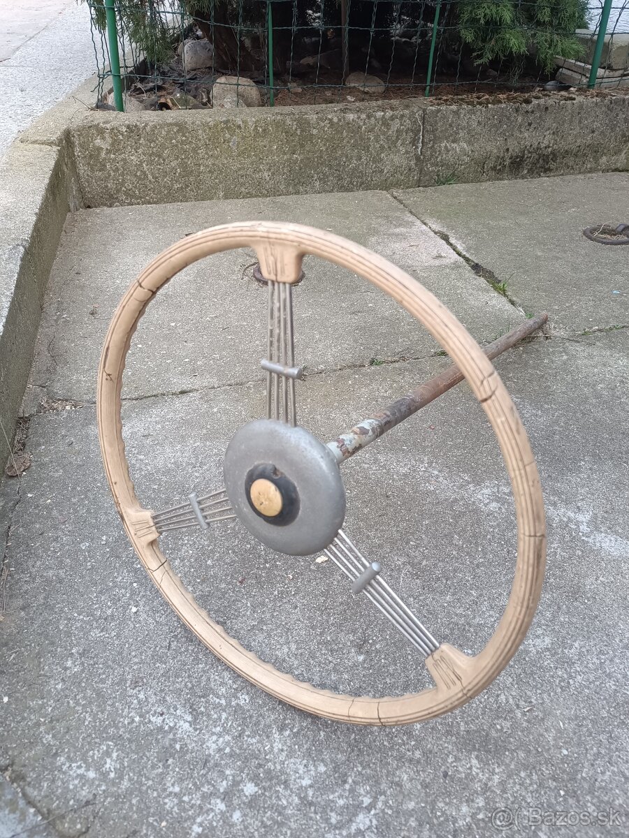 Volant a řídící tyč na auto-veterána - 3