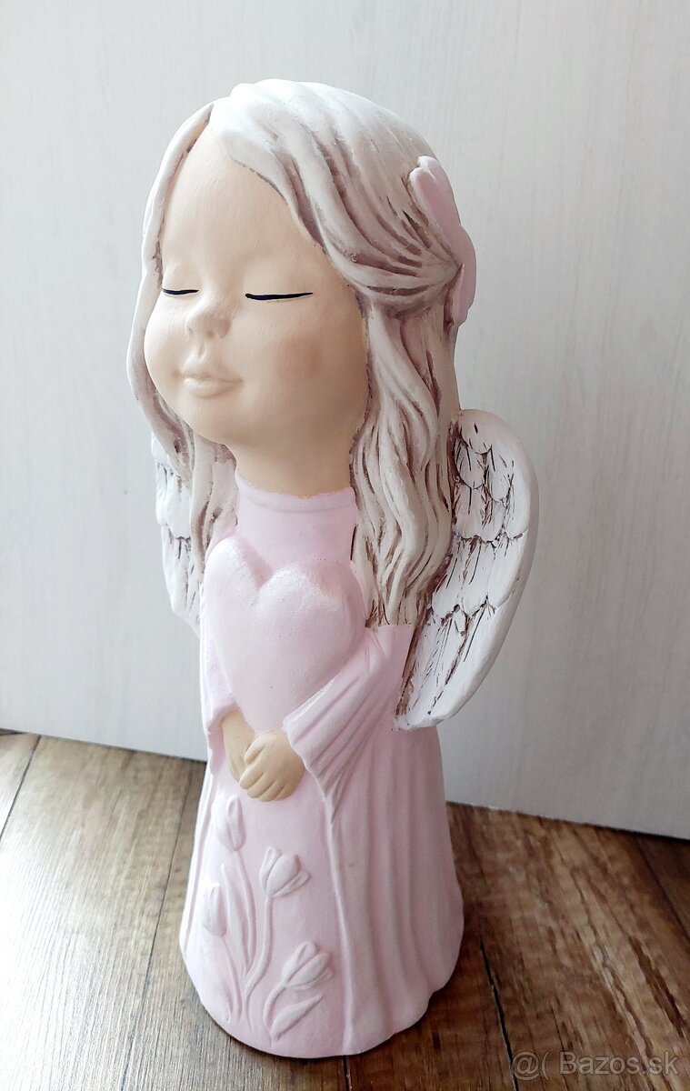 Keramický anjelik so srdiečkom 34 cm - 3