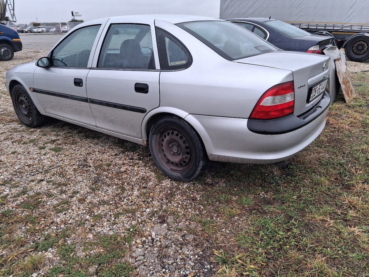 Opel Vectra diely - 3