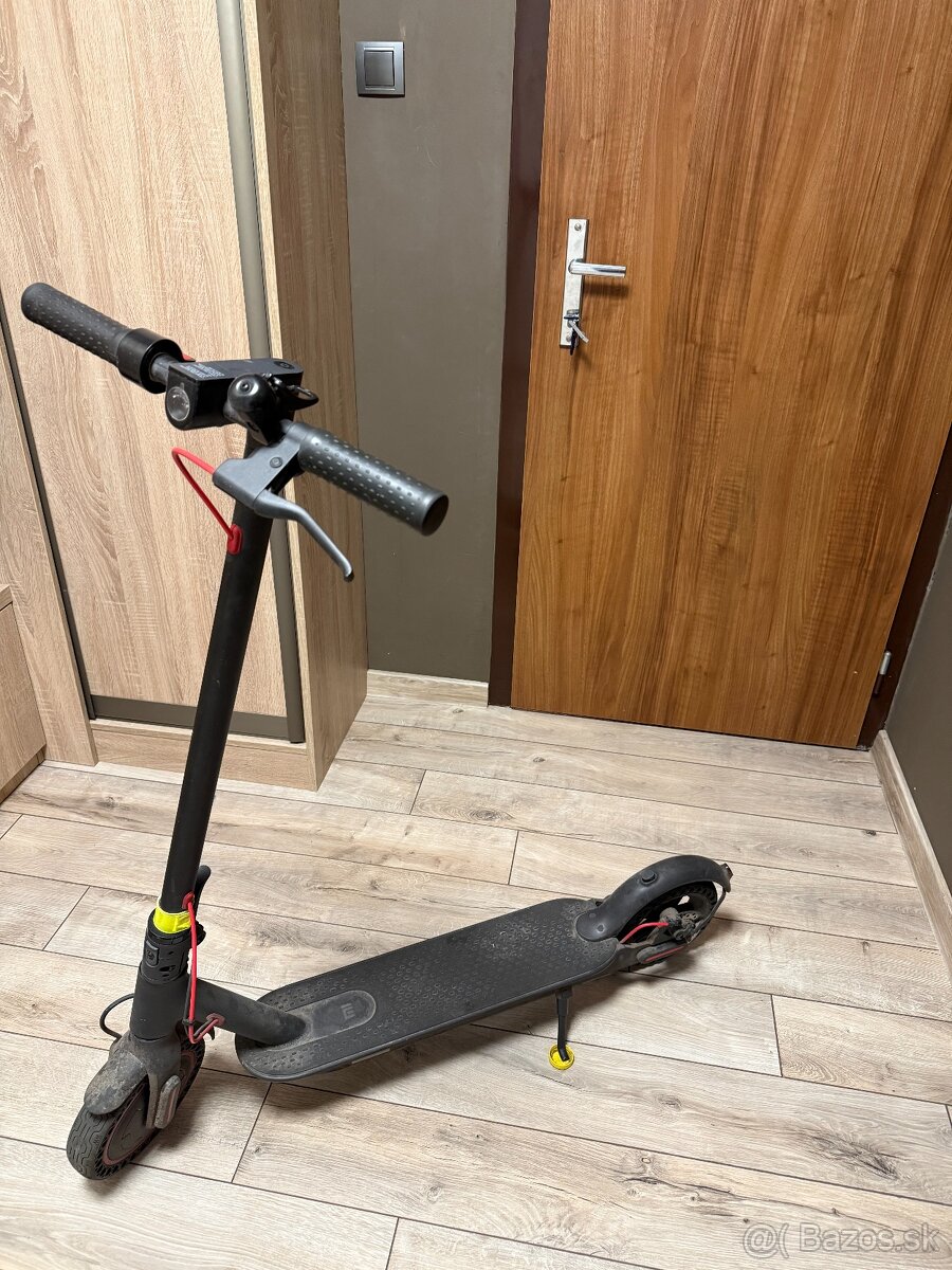 Xiaomi Mi Electric Scooter Pro - 3