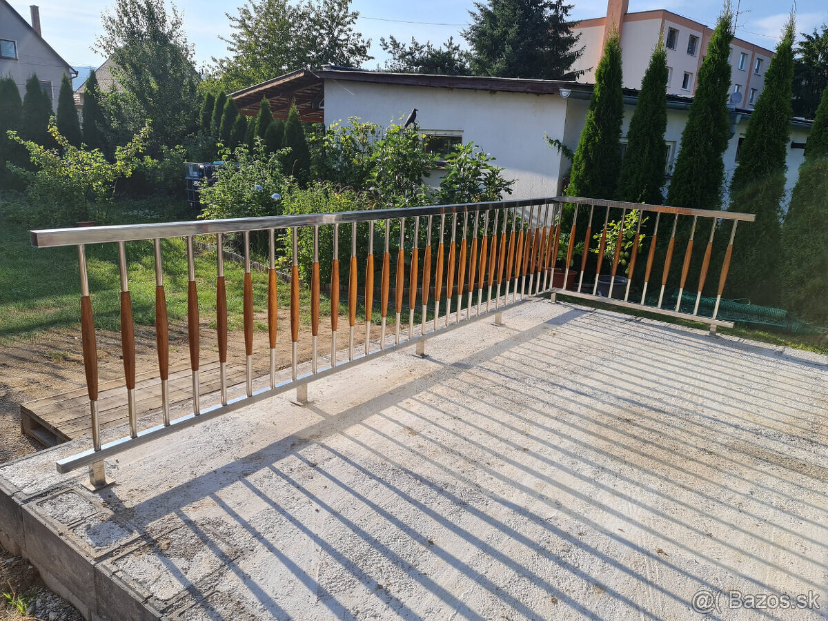 Nerezové zábradlie v kombinácii Nerez-Dub v prevedení Orech - 3