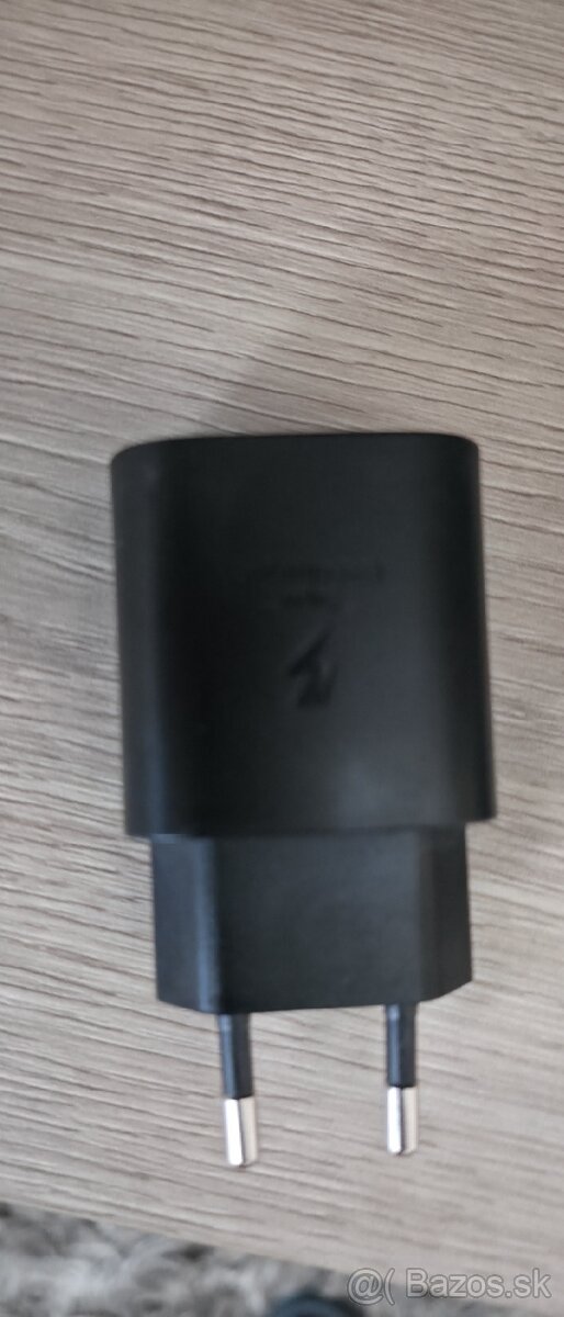 Predám multipozičnú bezdrôtovú nabíjačku Samsung. - 3