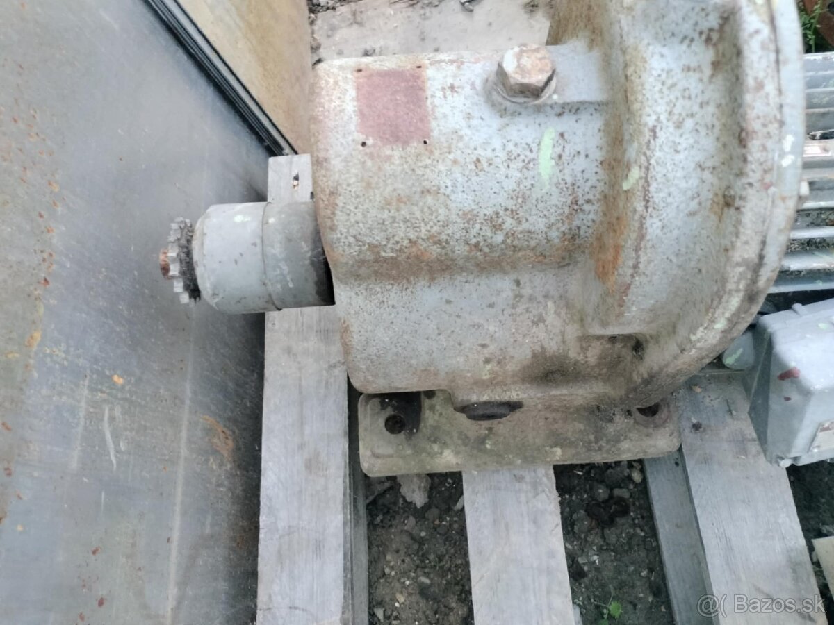 Elektromotor s prevodovkou (14) - 3