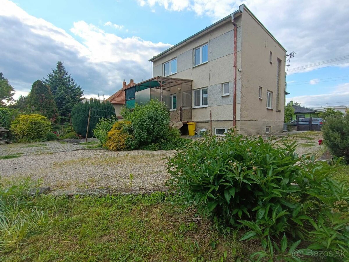 Priestranný podpivničený rodinný dom v Zlatých Moravciach - 3