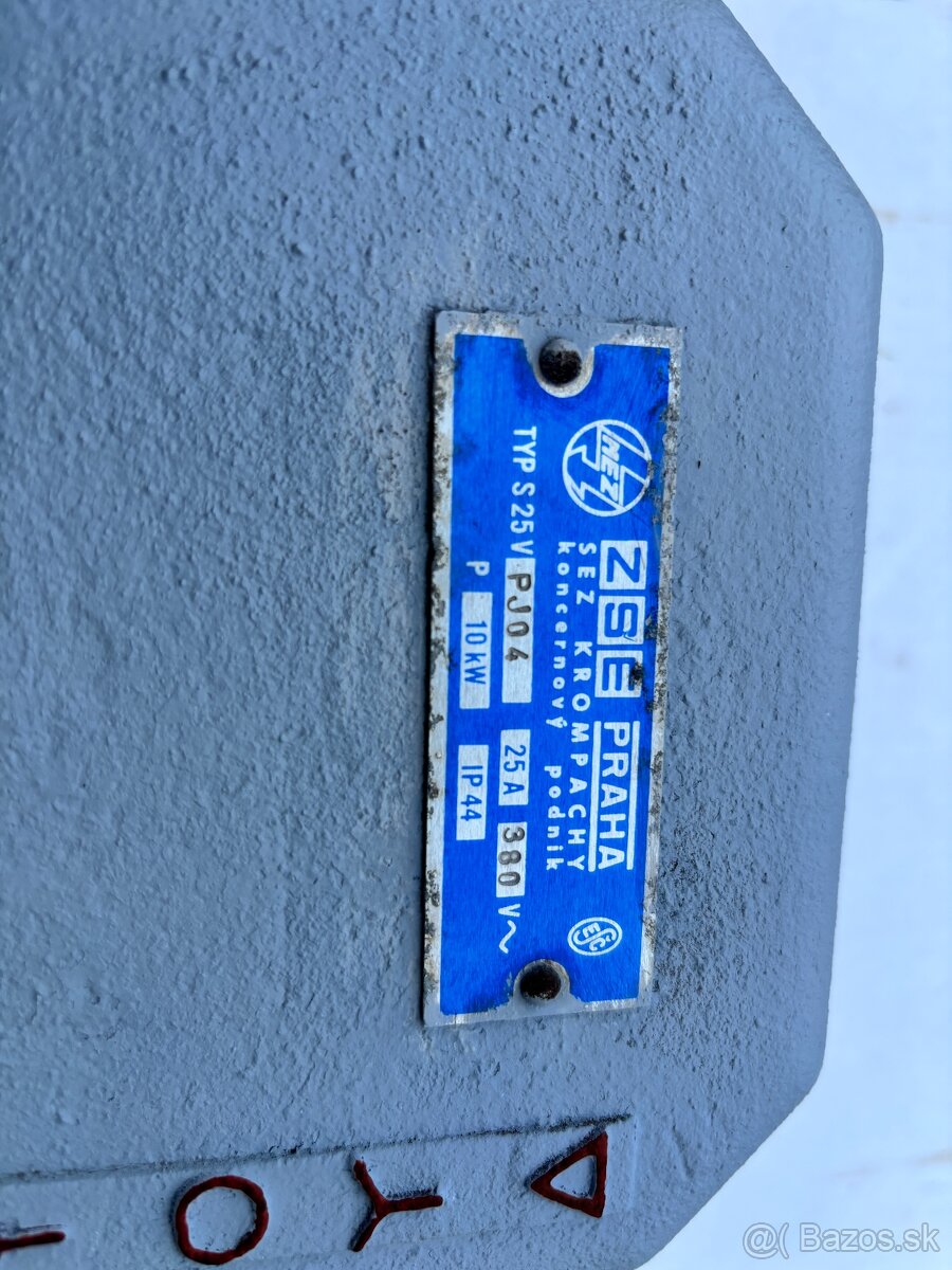 REVERZAČNÝ PREPÍNAČ Y/D - 3