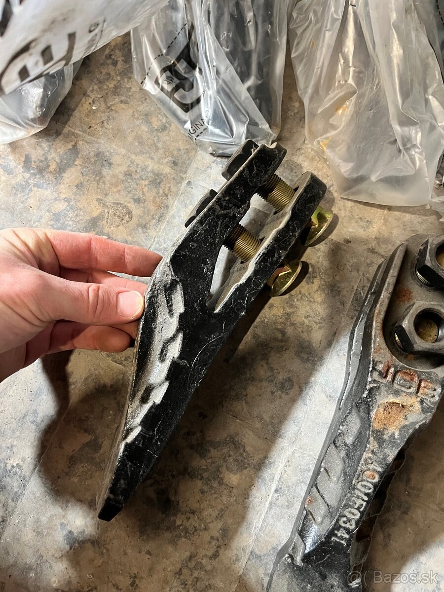 Origina zuby so šrobami JCB - 3