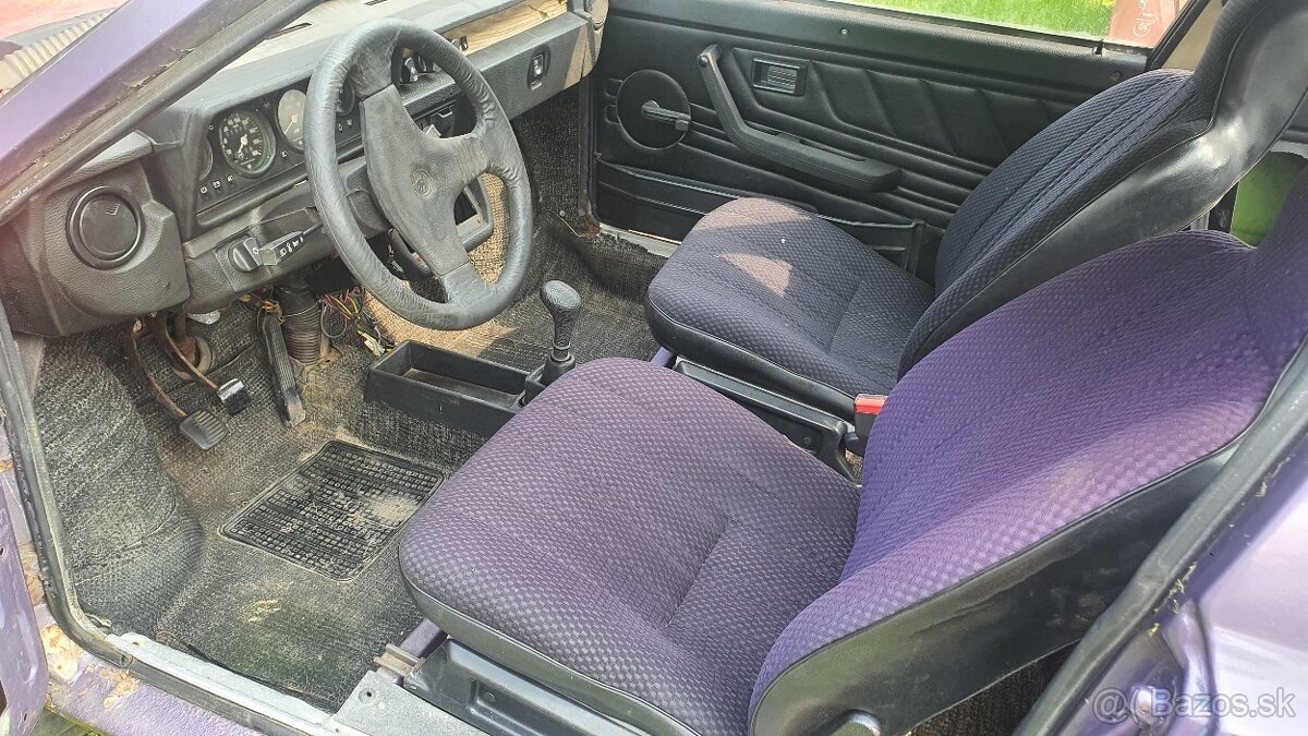 Škoda Rapid 130 s TP a ŠPZ - 3