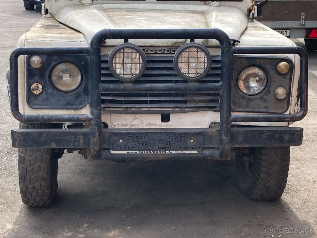LAND ROVER DEFENDER 2,5D 9MÍST 1989
