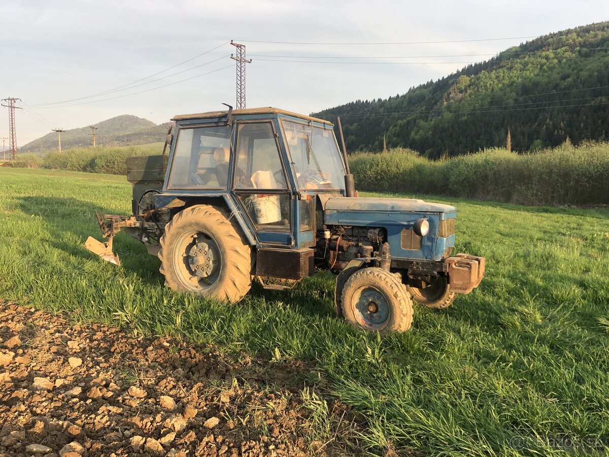 Predam traktor aj s inou technikov. - 3