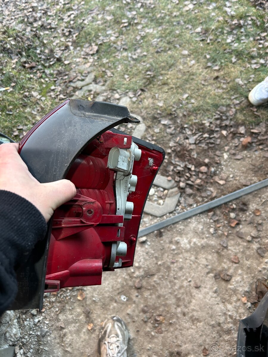 Zadne svetla Audi a4 b6 - 3