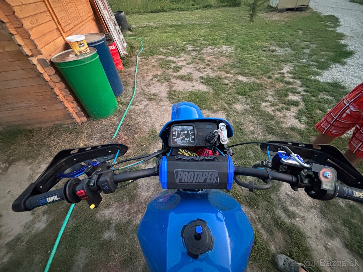 Suzuki dr600