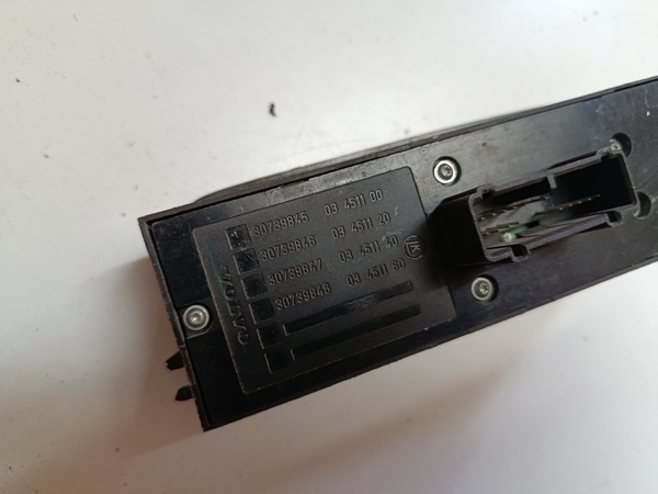 vypinac stahovania okna volvo v50 03451100 30€ - 3