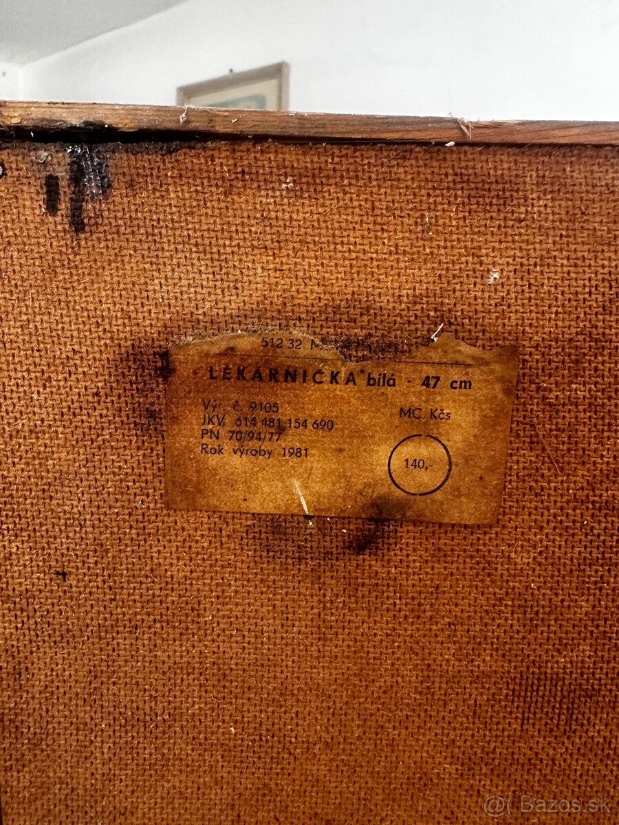Retro lekarnicka - 3